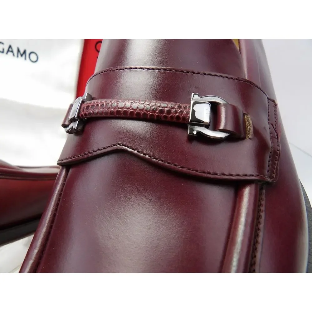 NIB FERRAGAMO BURGUNDY LEATHER DESMOND GANCINI BIT LOGO LOAFERS 12 EE ITALY
